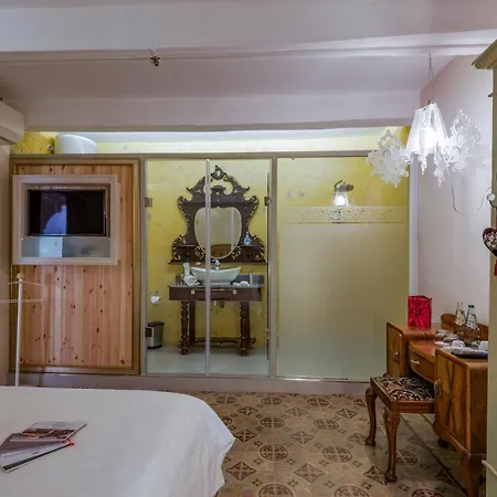 Lucente Guest house