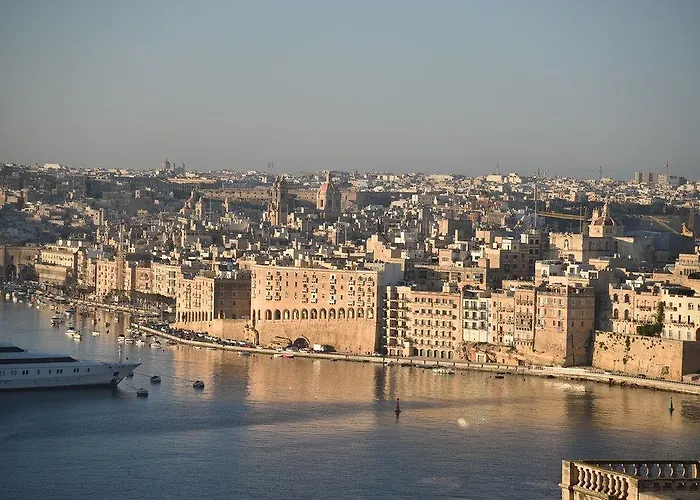 Πανσιόν Lucente