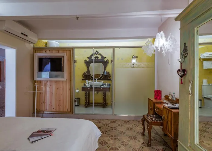 Lucente Πανσιόν