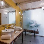 Lucente Guest house