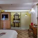 Lucente Guest house